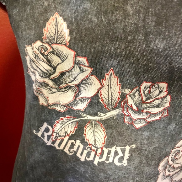 Red Chapter t-shirt - Picture 2 of 6